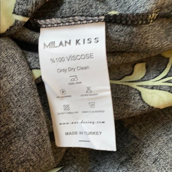 Bell sleeve Floral top🌷w/embroidery & mesh detail - Picture 6 of 6